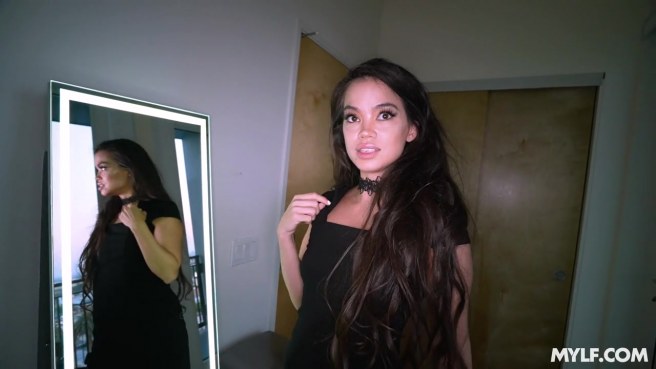 Изумительная милфочка может похвастаться невероятно глубокой рабочей глоткой #1