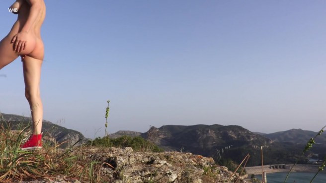 На природе так приятно мастурбировать пальцами свою пилотку #10