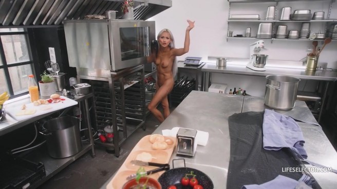 Неугомонная официантка, которая очень красиво смотрится сверху на члене #10