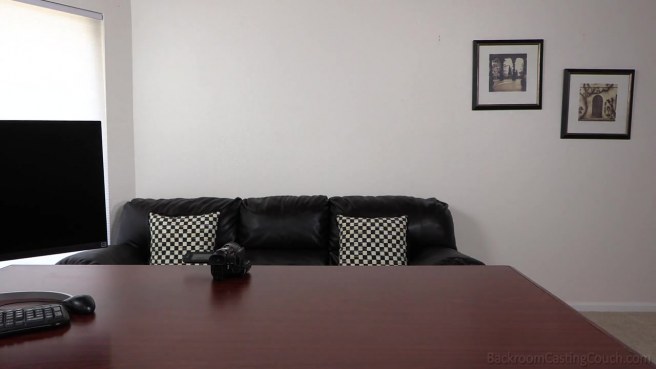 Стремление стать популярной отбрасывает в сторону любое стеснение #1