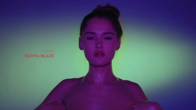 Идеальное обнажение 20-летней длинноногой модельки #1