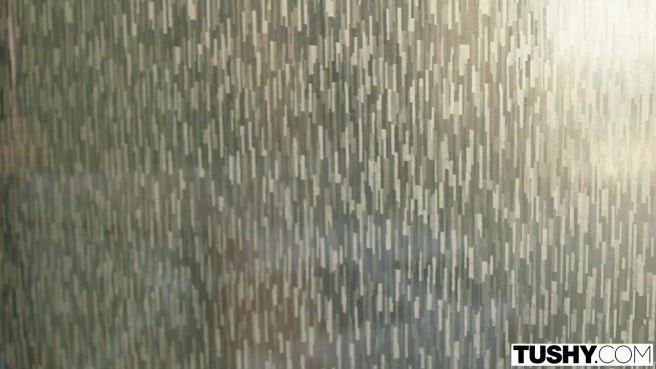 Как же хотелось засадить свой ствол в очко симпатичной сестрички #1