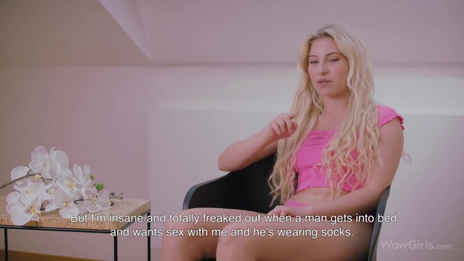 Вполне симпатичная мастурбация блондинки перед порноагентом #5