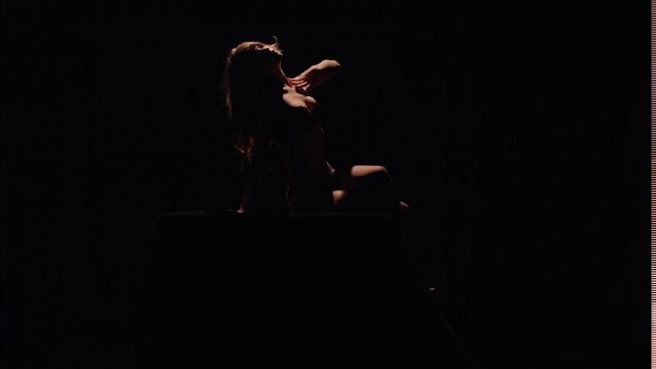 Эротическое видео с телочкой, у которой очень красивые сиськи #1